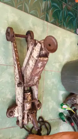 Jual dongkrak buaya+dongkrak botol+ 2 kaki 3
