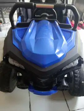 Mobil AKI, pakai 2 motor