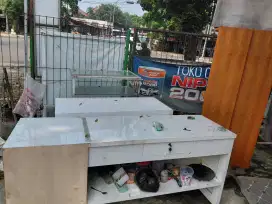 Etalase dan Meja plus Kursi Besi eks Warteg