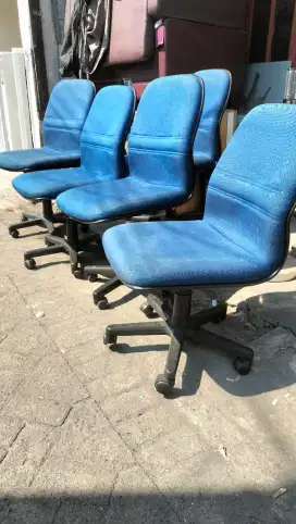 Kursi kantor hidrolik Merk STELLA ex bank. Bagus, normal, siap pakai