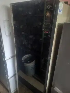 Dijual l kullas Polytron 2 pintu mulus