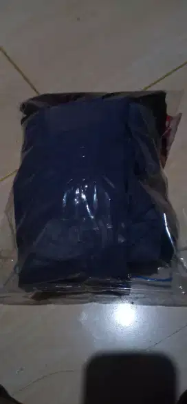 Karena beli nya salah mau di jual aja rok sekololah abu dan hitam