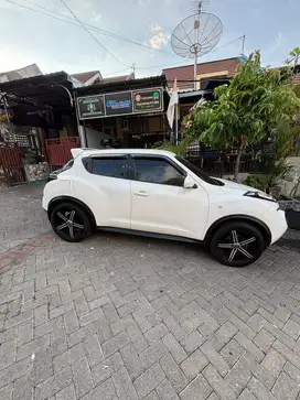 Juke 2011 putih