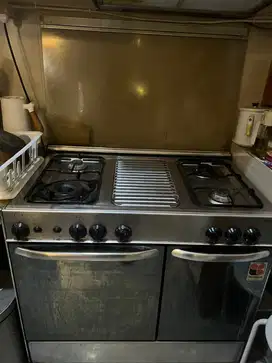 Kompor 4 tungku dan Oven Technogas