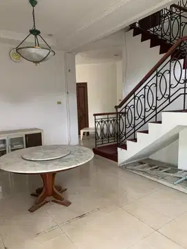 Di Jual Cepat Rumah di Taman Beverly Golf Lippo Karawaci Tangerang