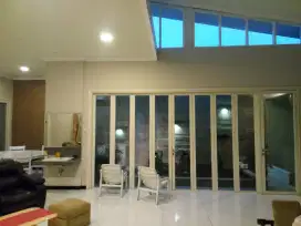 Rumah Medokan Asri Tengah Bentuk Trapesium, Strategis