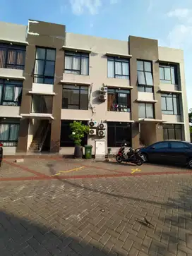 Disewakan condo house green royal