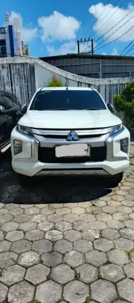 Mitsubishi Triton 2.4 DC GLS 4x4 M/T 2019