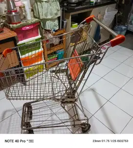 Troli barang belanja