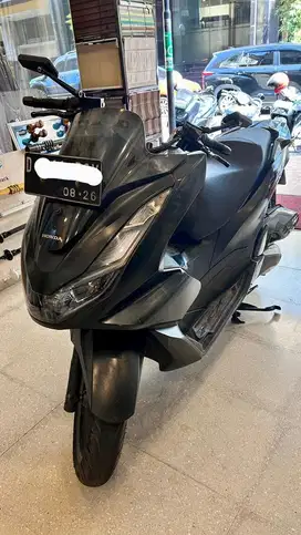 Honda PCX hitam 2021