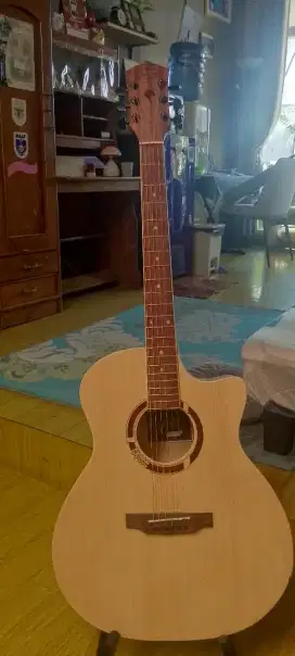 Gitar ORI merek loka
