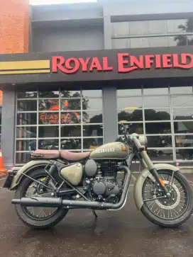 Royal Enfield Classic 350 militer 2024