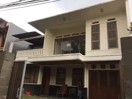 Rumah super luas 2 lantai di Bandung utara
