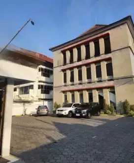 Disewan gedung besar di kota jogja dekat tugu