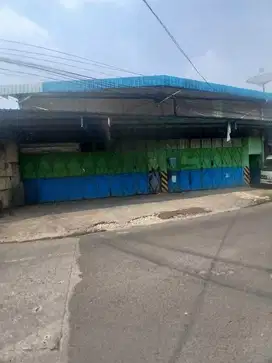 Disewakan Murah Gudang Pinggir Jalan Eks Bengkel di Rawalumbu