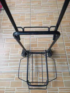 Troli pengangkut barang galon