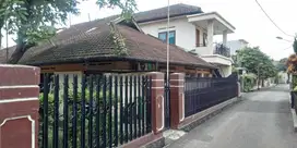 Dijual Rumah Klasik Tanah Luas SHM Strategis di Cijagra Kota Bandung