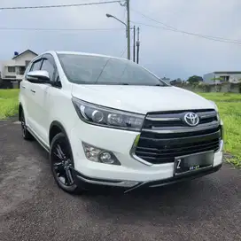 KM37rb Record Innova Venturer 2.4 2017 Diesel Matic AT Putih