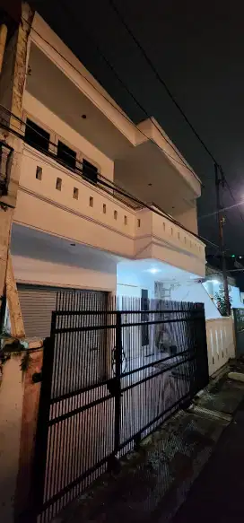 Disewakan/Dijual Rumah Tj Duren Selatan 2½lantai