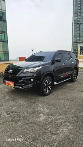 TOYOTA FORTUNER TRD VRZ 2.4 AT DIESEL 2017 HITAM