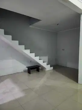 DISEWAKAN RUMAH HOOK DI KOMPLEK MARGAWANGI BUAHBATU MARGACINTA BANDUNG