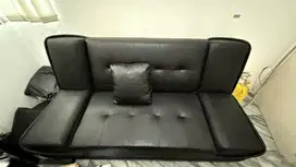 Sofa hitam kulit