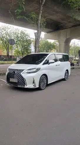 LM 350 [ 7 SEATER ] 2022 - WHITE ON BLACK