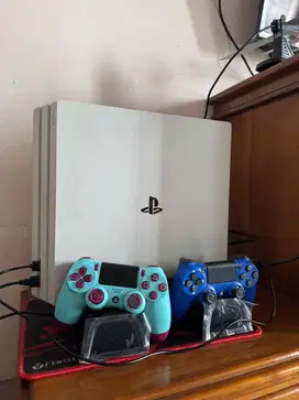 Ps4 pro 1tb original (white)
