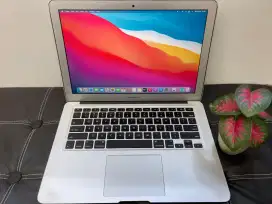 MacBook Air 13 Mid 2013 
Ci5 1,3Ghz 4GB 256GB
Cc 2 Normal