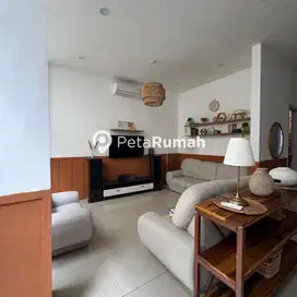 DIJUAL VILLA JALAN SUNGGAL KOMPLEK THE SOMERSET REGENCY (RICKY A)