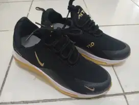 Sepatu lari size 42
