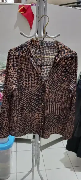 Kemeja wanita motif