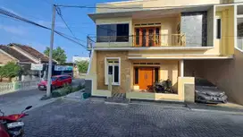 Rumah 2 lantai Pabelan barat kampus UMS solo