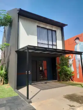 Rumah 2 lantai 3 kamar dg pasilitas kolam renang di lippo cikarang