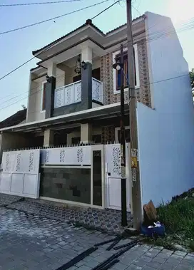 Rumah baru 2 lantai gentan dekat kota solo