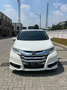 HONDA ODYSSEY 2.4 E AT 2015 PUTIH