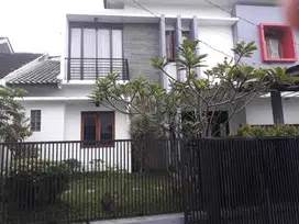 Rumah bagus Semi Furnished di Ciwaruga Bandung