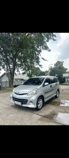 Jual butuh mobil toyota merek avanza velos tahun 2014