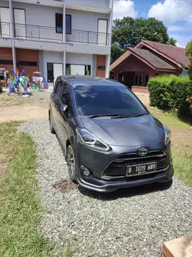 Di jual Toyota Sienta Q 2017 AT