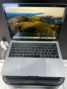 Macbook air 2018 8/256gb Retina 13 inch
