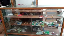 Etalase toko kaca