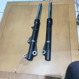 Shockbreaker ori honda showa  masih empuk minus baret tapi tidak bocor