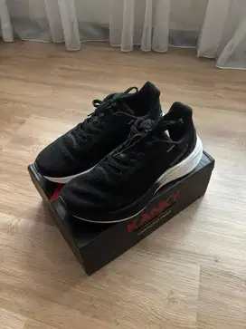 Sepatu Kanky x Tirta Story Mizu Black/White Size 45