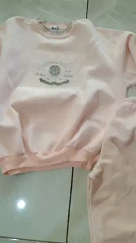 Baju wanita dan anak laki laki