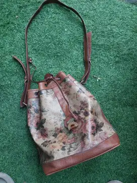 Tas Serut Vintage Leather Floral
