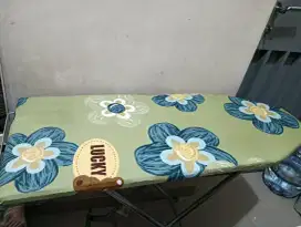 Meja setrika lipat