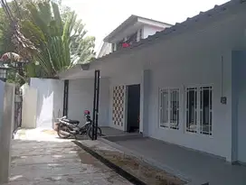 DIJUAL / DISEWAKAN RUMAH BISA UNTUK MESS KARYAWAN DI BENHIL JAKARTA