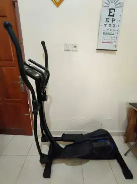 SEPEDA STATIS BERWYN ALAT GYM/FITNESS ELIPTICAL BIKE