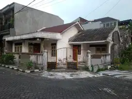 Rumah babatan pilang, dekat royal residence wisata bukit mas wiyung