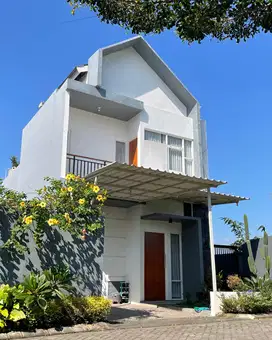 Villa 2 lantai 700 jutaan view langsung pegunungan dan kota